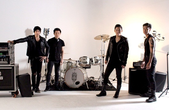  ก้อง-โดม จัดหนัก จัดเต็ม ถ่ายทอด MV เพลง Swinging 