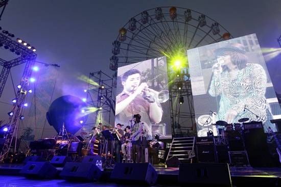  แฟนเพลงสุดฟิน Santorini Park Concert and Carnival 2013 สนุกครบรส