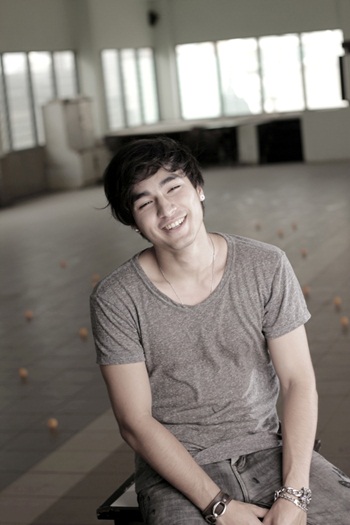  ศรัญ ตื่นเต้น MV หนังสั้น-ซิงเกิลแรก มองแต่ไม่เห็น ฟังแต่ไม่ได้ยิน