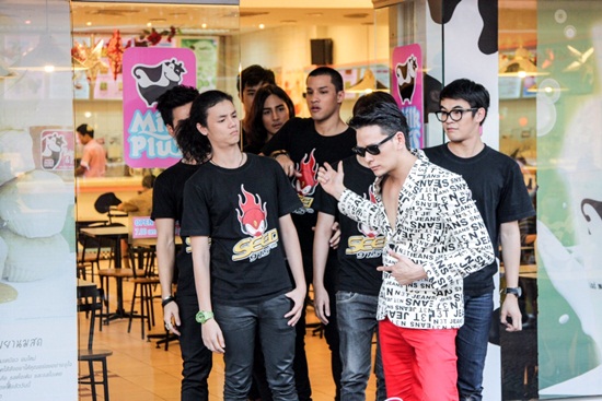 ดัง พันกร