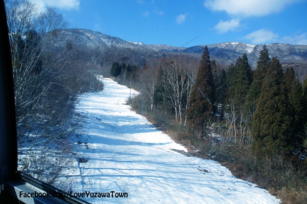   เที่ยวญี่ปุ่น ไปลานสกี Kagura ช่วงฤดูใบไม้แดงก็ดูหิมะได้