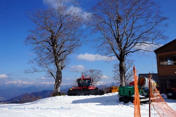 เที่ยวญี่ปุ่น ไปลานสกี Kagura ช่วงฤดูใบไม้แดงก็ดูหิมะได้