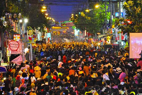  วันไหลพัทยา วันไหลบางแสน ประเพณีสงกรานต์ชลบุรี 2557