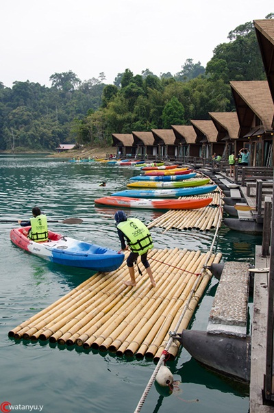 เยือนเขื่อนเชี่ยวหลานกุ้ยหลินเมืองไทย นอนชิล ๆ แพ 500 ไร่