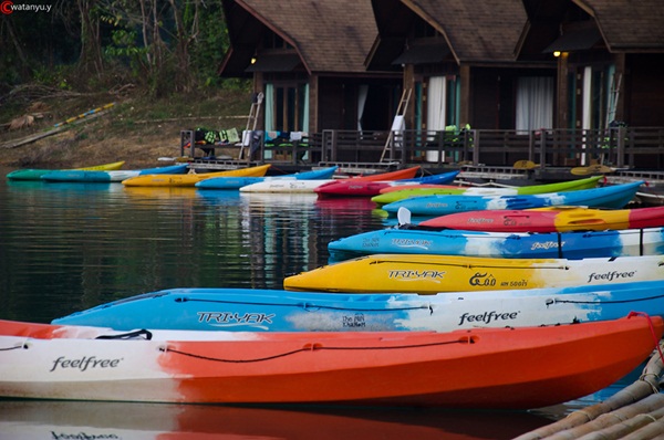 เยือนเขื่อนเชี่ยวหลานกุ้ยหลินเมืองไทย นอนชิล ๆ แพ 500 ไร่