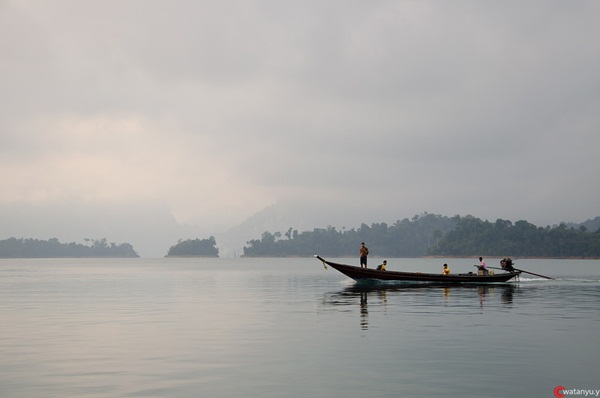 เยือนเขื่อนเชี่ยวหลานกุ้ยหลินเมืองไทย นอนชิล ๆ แพ 500 ไร่