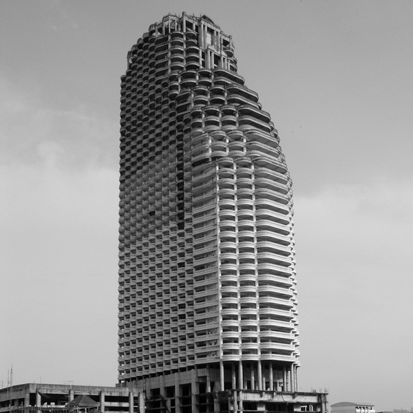 บุกตึกร้างผีสิงชวนขนหัวลุก กลางย่านธุรกิจในกรุงเทพฯ