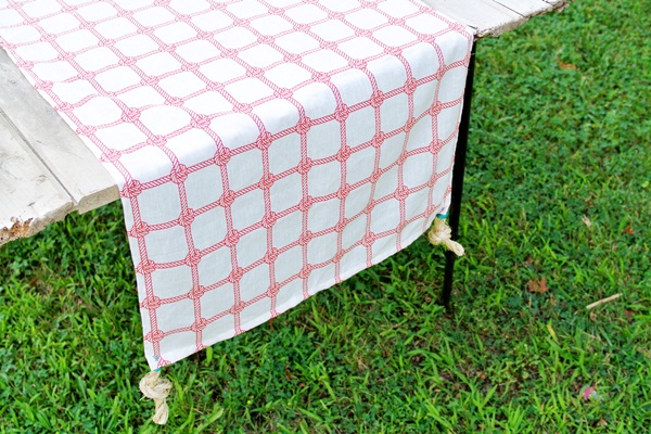 DIY ผ้าปูโต๊ะแสนเก๋ จากปลอกหมอนผืนเก่า