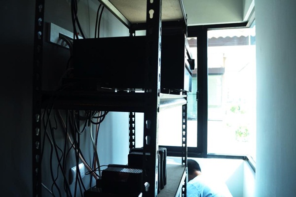 เนรมิตสตูดิโอกึ่งโรงหนังในบ้าน อลังการได้อีก