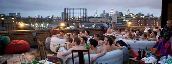 บริการสุดคูล! แช่น้ำร้อน-นอนดูหนัง บนดาดฟ้า ณ ลอนดอน