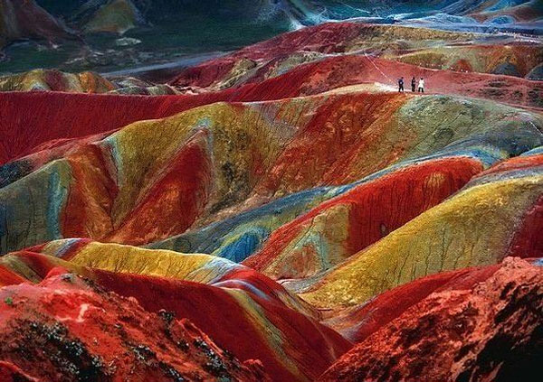 ยลสีสันน่าทึ่งของสวนหินแดงตันเซี๋ยในจีน