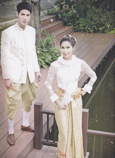 ชุดแต่งงานไทยแขนยาว ตัวช่วยของสาวต้นแขนใหญ่  