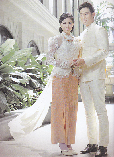 ชุดแต่งงานไทยแขนยาว ตัวช่วยของสาวต้นแขนใหญ่  