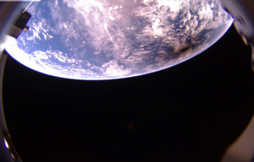 แอโร คิวบ์ 4 เผยภาพเงาดวงจันทร์บนผิวโลก ก่อนปิดฉากสุริยุปราคาปีนี้