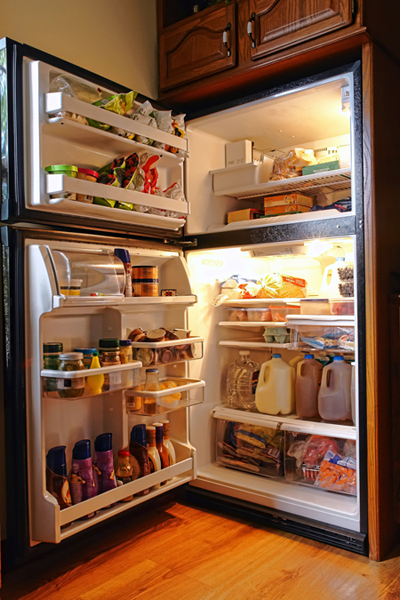 25 วิธีเปลี่ยนตู้เย็นรก ๆ ให้สะอาดเป็นระเบียบ