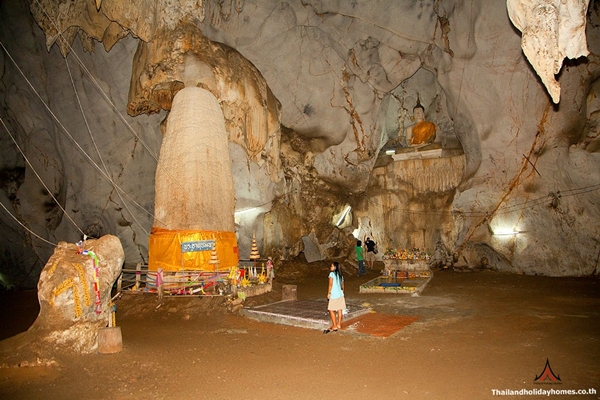 ท่องเที่ยวไทย เยือนถ้ำเมืองออน ชมหินงาม สักการะพระธาตุนมผา