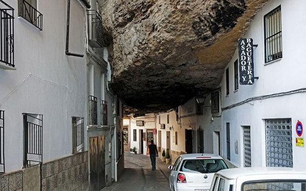มหัศจรรย์! เมืองแปลกใต้หินผา อีกหนึ่งมนต์เสน่ห์ของสเปน