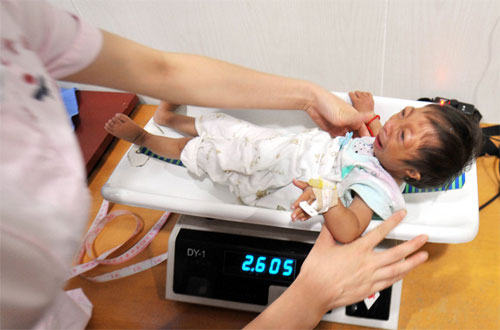 เด็กน้อยจีนตัวเล็กที่สุดในโลก 3 ขวบสูงแค่ 54 ซม.
