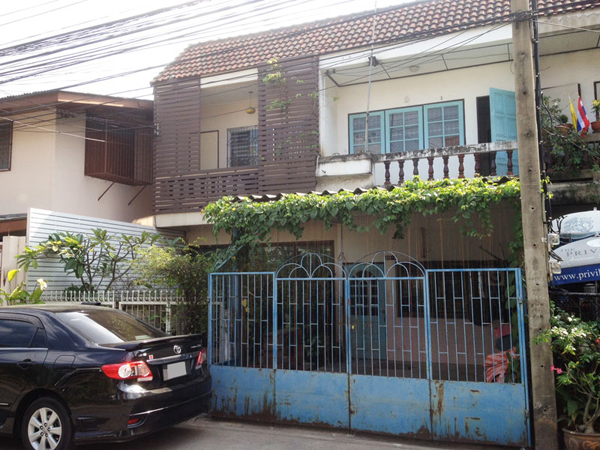 รีโนเวทสวยปิ๊ง ตกแต่งหน้าบ้านทาวน์เฮ้าส์ให้น่ามอง
