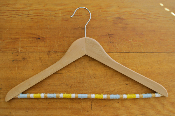 DIY ไม้แขวนเสื้อเก่า