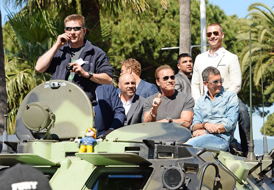 The Expendables 3 รวมดาวดังปรากฏตัวบนรถถัง ในเทศกาลหนังเมืองคานส์ 