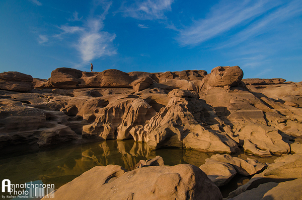 สามพันโบก