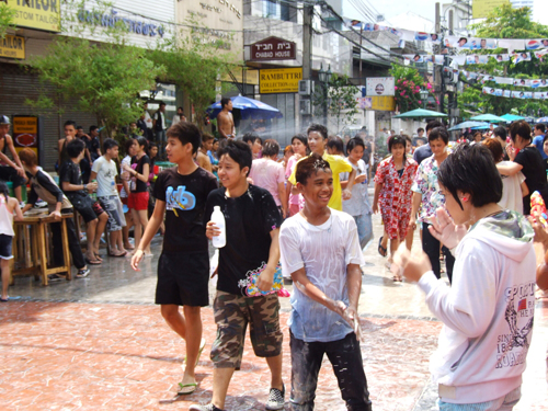 สงกรานต์ข้าวสาร