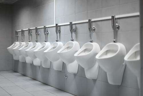 ผลการศึกษาชี้ ผู้ชายรู้สึกอึดอัดเมื่อต้องเข้าห้องน้ำสาธารณะไม่แพ้ผู้หญิง