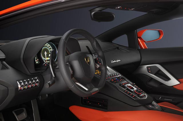 ลัมโบร์กินี Aventador LP 700-4 ซูเปอร์คาร์ประหยัดพลังงาน