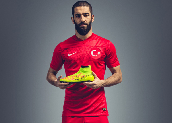 Nike Magista