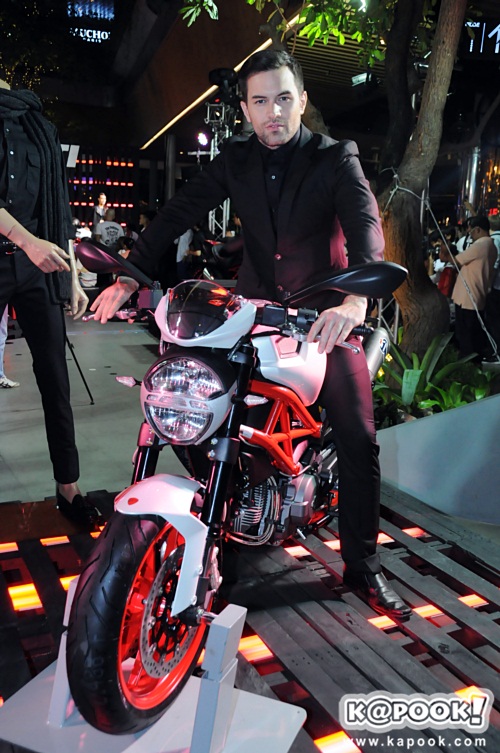Ducati Monster S2R 
