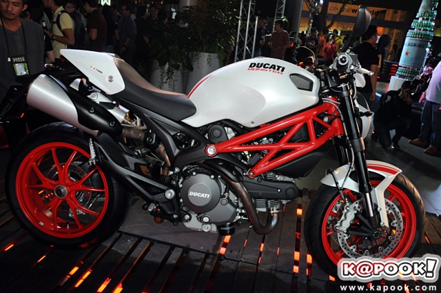 Ducati Monster S2R 