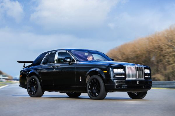 Rolls Royce โชว์ต้นแบบระบบขับสี่ล้อ ข่มคู่แข่งอย่างเบนท์ลีย์