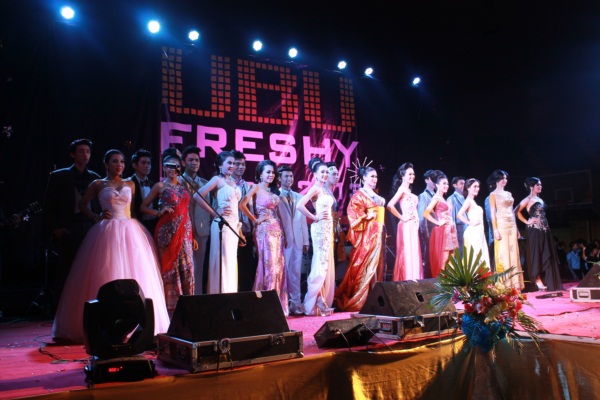 นุ-ส้มโอ คว้าตำแหน่ง UBU Freshy Boys & Girls 2013