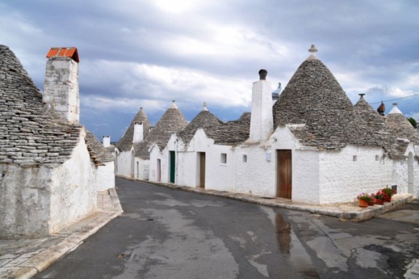 มนต์เสน่ห์แห่ง Alberobello อัลเบอโรเบลโล เมืองฮอบบิทสีขาวจากอิตาลี