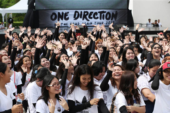 แฟนคลับแห่แสดงพลัง เตรียมต้อนรับการมาเยือนเมืองไทยครั้งแรกของ One Direction