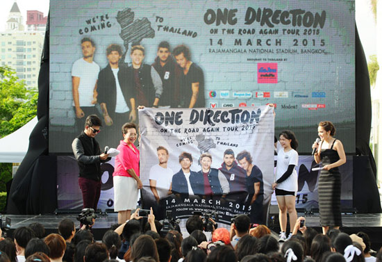 แฟนคลับแห่แสดงพลัง เตรียมต้อนรับการมาเยือนเมืองไทยครั้งแรกของ One Direction