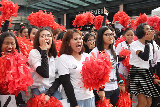 แฟนคลับแห่แสดงพลัง เตรียมต้อนรับการมาเยือนเมืองไทยครั้งแรกของ One Direction