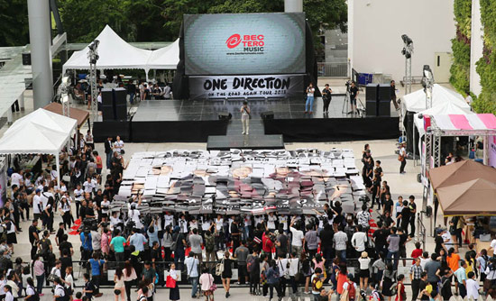 แฟนคลับแห่แสดงพลัง เตรียมต้อนรับการมาเยือนเมืองไทยครั้งแรกของ One Direction