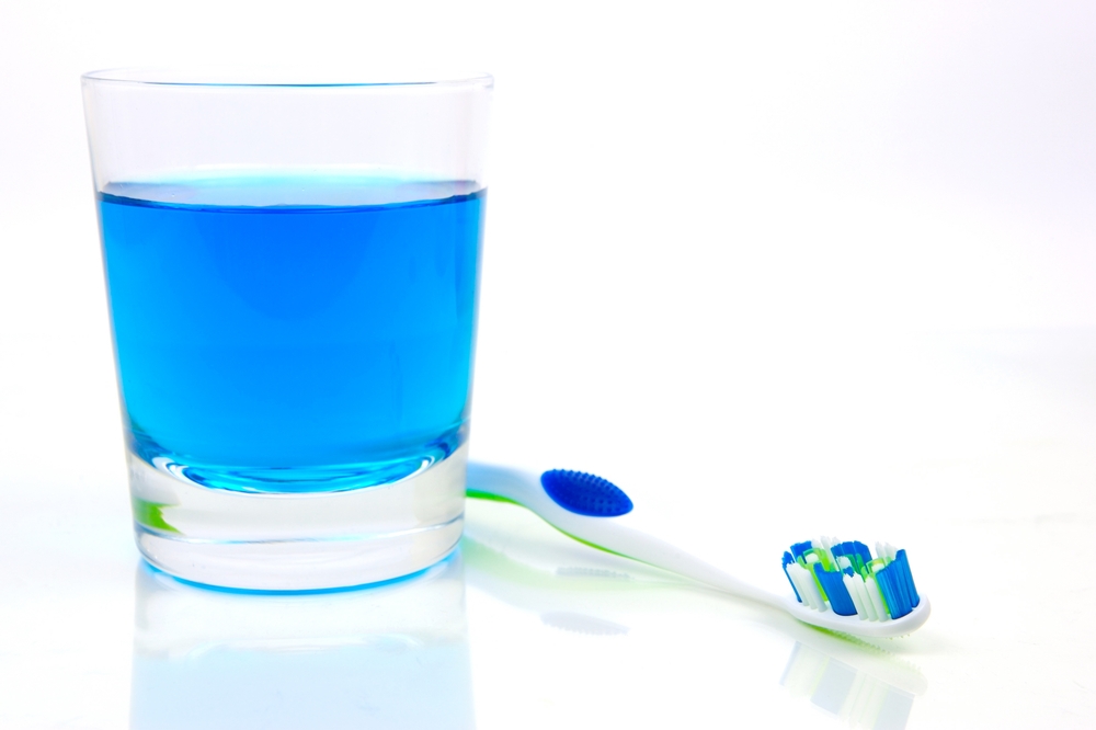 น้ำยาบ้วนปาก ตัวช่วยสำคัญที่ขาดไม่ได้หลังแปรงฟัน